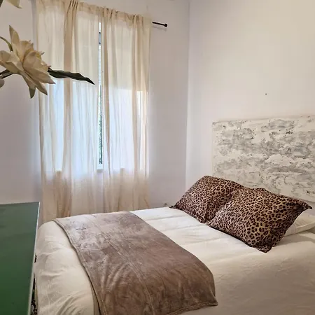 Calzada 10 * סביליה